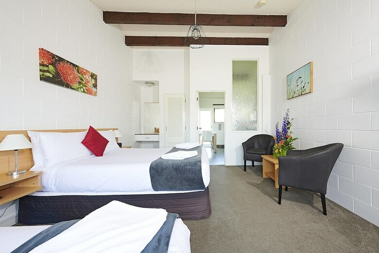 Cobblestone Court Motel