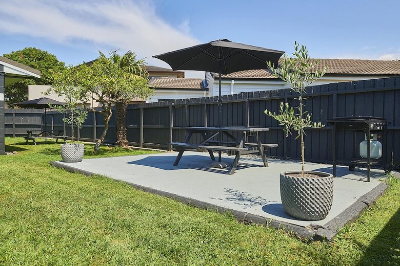 Cobblestone Court Motel