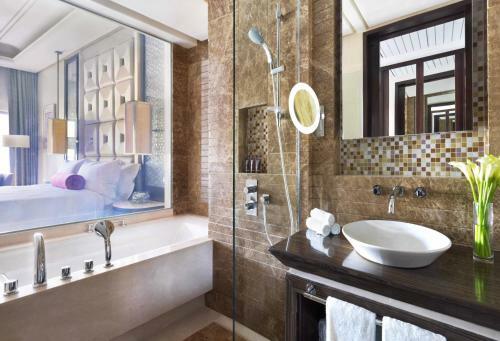 Al Bustan Palace, A Ritz-carlton Hotel