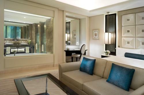 Al Bustan Palace, A Ritz-carlton Hotel