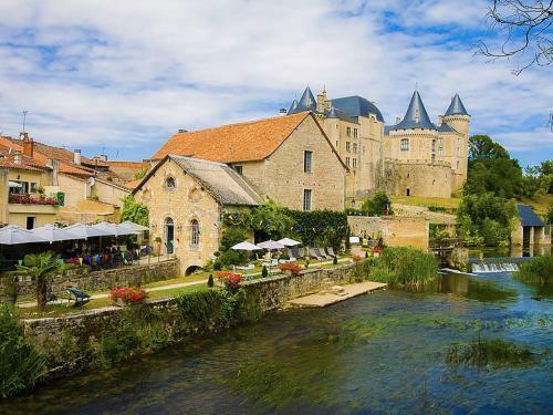 Cozy Holiday Home In La For�t-de-tesse With Private Pool