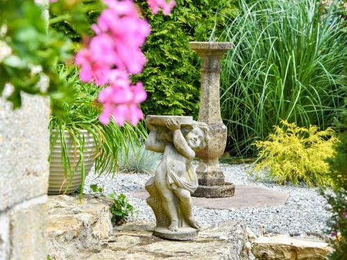 Cozy Holiday Home In La For�t-de-tesse With Private Pool