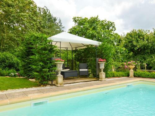 Cozy Holiday Home In La For�t-de-tesse With Private Pool
