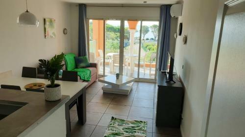 Apartamento Les Issambres 2 Bedroom With Sea View
