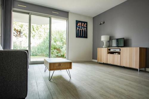 Quiet Apartment With Pool 10min From The Beaches