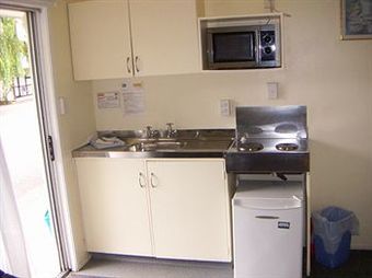 Camellia Court Family Motel
