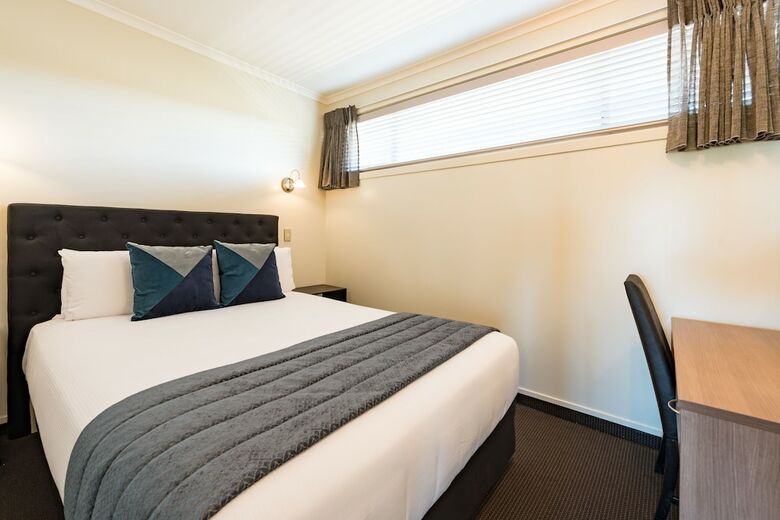 Suncourt Hotel & Conference Centre