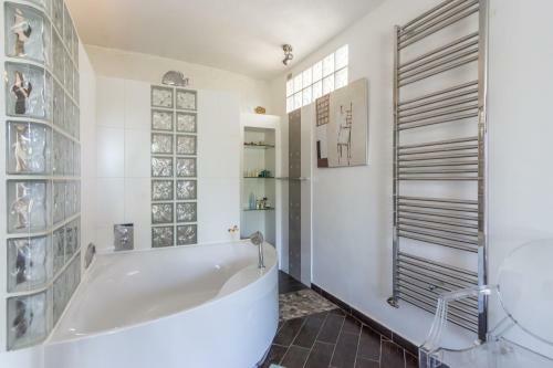 Homelly - Somptueuse Villa De 450m2