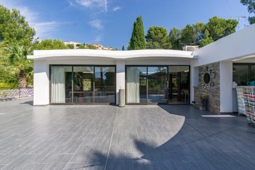Homelly - Somptueuse Villa De 450m2