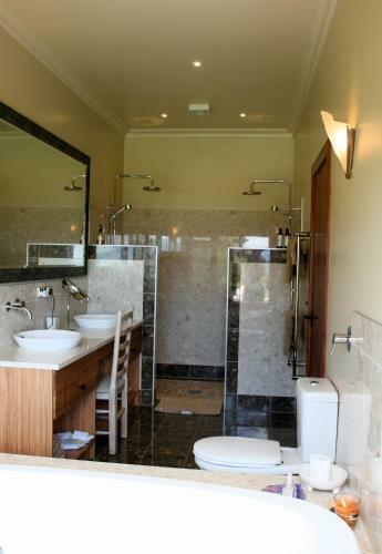 Acacia Bay's Tauhara Sunrise Lodge