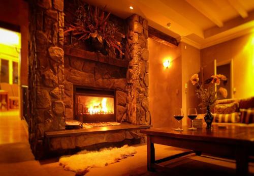Acacia Bay's Tauhara Sunrise Lodge