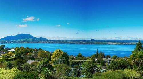 Acacia Bay's Tauhara Sunrise Lodge