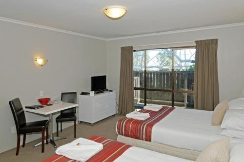 Airport Harbour View Motel