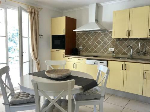 Captivating Villa In Le Plan-de-la-tour With Swimming Pool