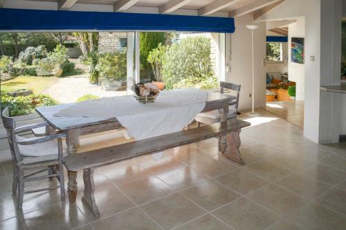 Les Portes-en-re Villa Sleeps 12