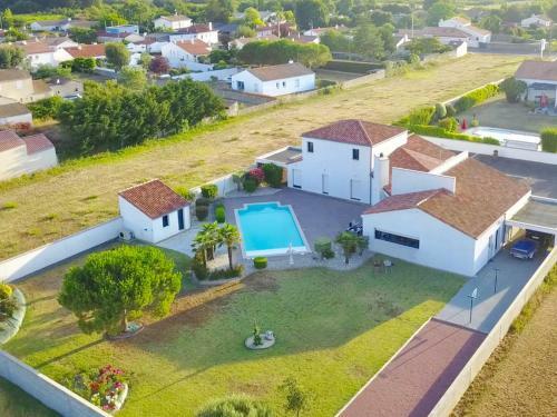 Une Grande Villa Avec Piscine Aux Sables D Olonne