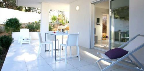 L'ile-rousse Holiday Home Sleeps 2 With Pool And Air Con