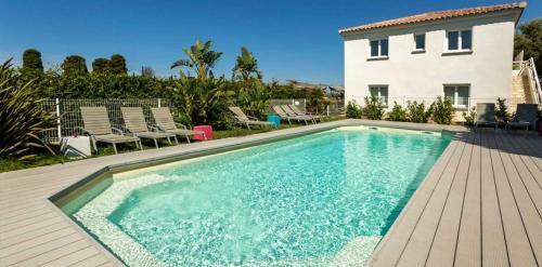 L'ile-rousse Holiday Home Sleeps 2 With Pool And Air Con