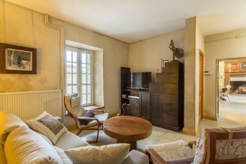 Limousis Chateau Sleeps 12 Pool Wifi