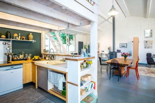 Apartamento Stunning Loft With Garden And Pool Ideal Location