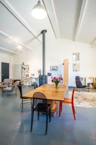 Apartamento Stunning Loft With Garden And Pool Ideal Location