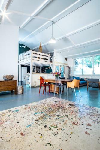 Apartamento Stunning Loft With Garden And Pool Ideal Location