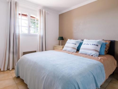 Authentic Holiday Home In Lorgues With Garden