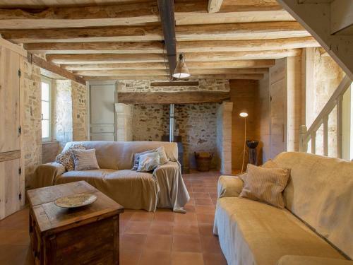 Rustic Holiday Home In Loubejac With Jacuzzi