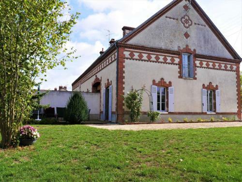 G�te Lorris, 3 Pi�ces, 7 Personnes - Fr-1-590-189