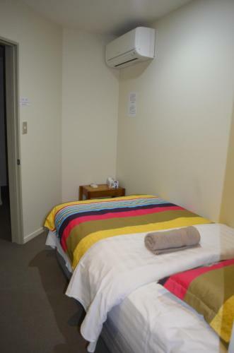 Bed & Breakfast M&y Airport Guest House (red)