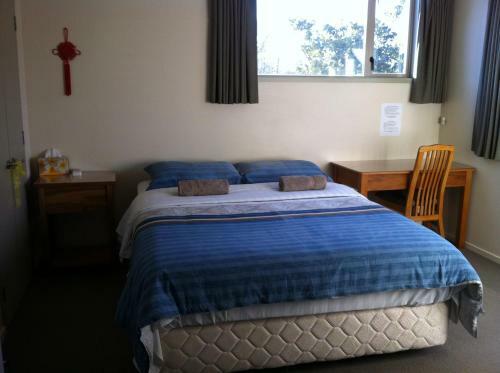 Bed & Breakfast M&y Airport Guest House (red)