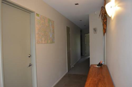 Bed & Breakfast M&y Airport Guest House (red)