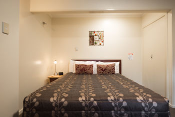 33 Lomond Lodge Motel & Apartments