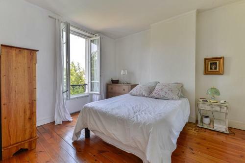 Charming Bright Apartment Near Paris