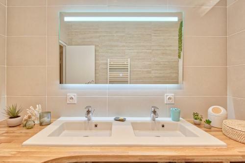 Major In Marseille Furnished Apartment