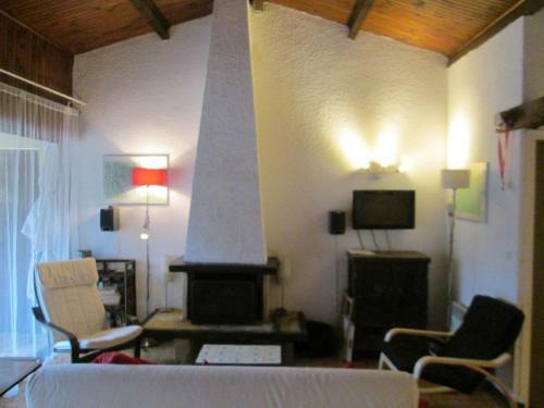 Delightful Holiday Home In Mejannes Le Clap With Pool