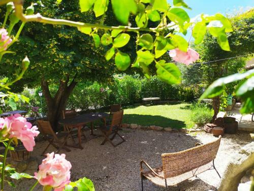 Bed & Breakfast Chambre D'h�tes Face Au Lavoir