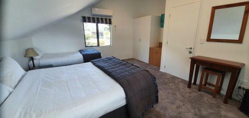 The Moorings Motel And Apartments