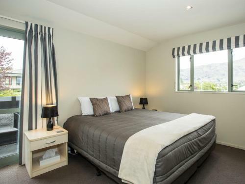 Clearbrook Motel & Serviced Apartments