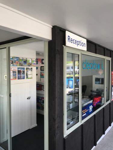 Clearbrook Motel & Serviced Apartments