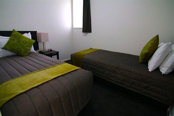Airport Palms Motel