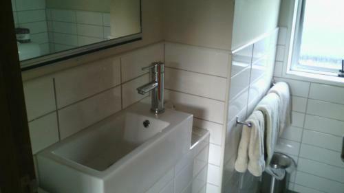 747 Motel & Car Hire