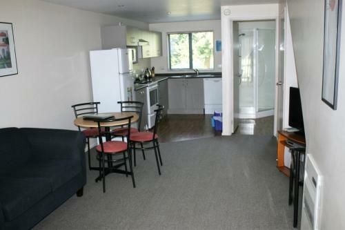 Fairway Motel & Apartments