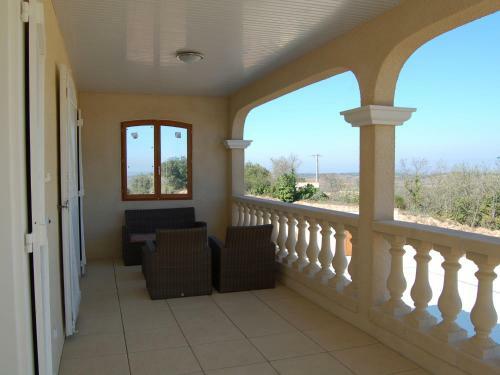 Cosy Villa In Montbrun-des-corbieres With Jacuzzi