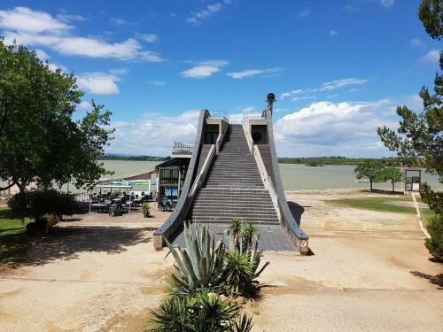 Cosy Villa In Montbrun-des-corbieres With Jacuzzi