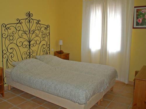 Comfortable Villa With Jacuzzi In Montburn-des-corbieres