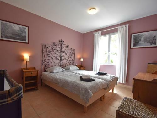 Comfortable Villa With Jacuzzi In Montburn-des-corbieres