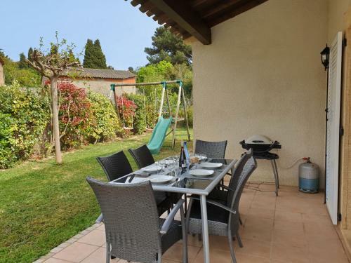 Comfortable Villa With Jacuzzi In Montburn-des-corbieres