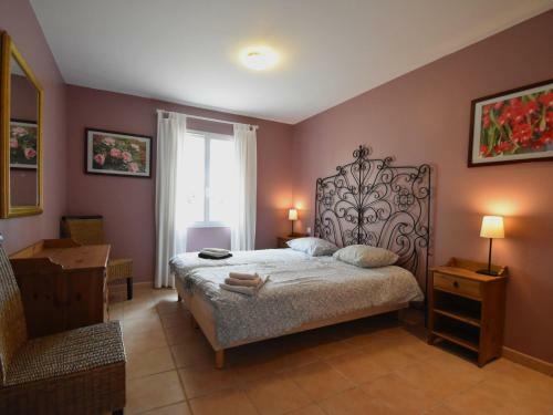 Comfortable Villa With Jacuzzi In Montburn-des-corbieres