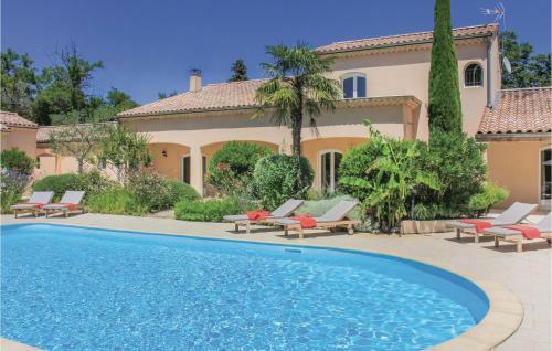 Five-bedroom Holiday Home In Montelimar